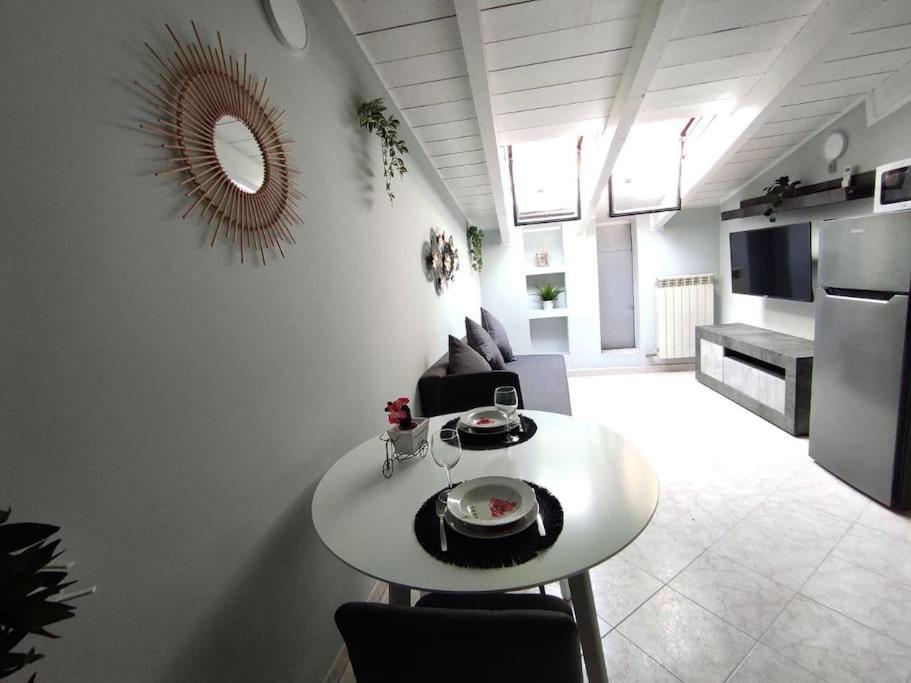 Free Parking Tiny House Wifi Netflix 15 Minuti Dal Duomo Leilighet Milano Eksteriør bilde