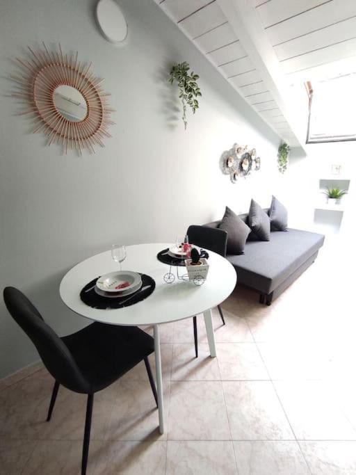 Free Parking Tiny House Wifi Netflix 15 Minuti Dal Duomo Leilighet Milano Eksteriør bilde