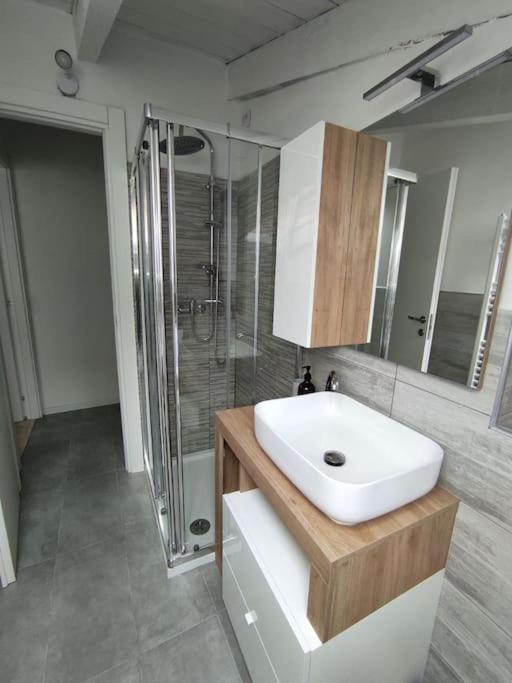 Free Parking Tiny House Wifi Netflix 15 Minuti Dal Duomo Leilighet Milano Eksteriør bilde