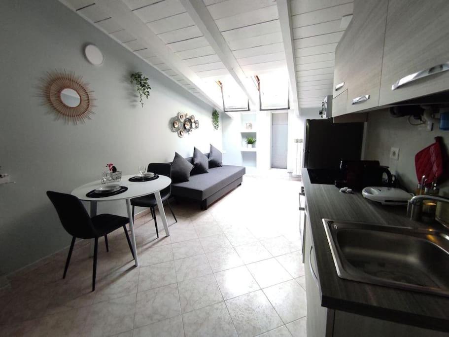 Free Parking Tiny House Wifi Netflix 15 Minuti Dal Duomo Leilighet Milano Eksteriør bilde