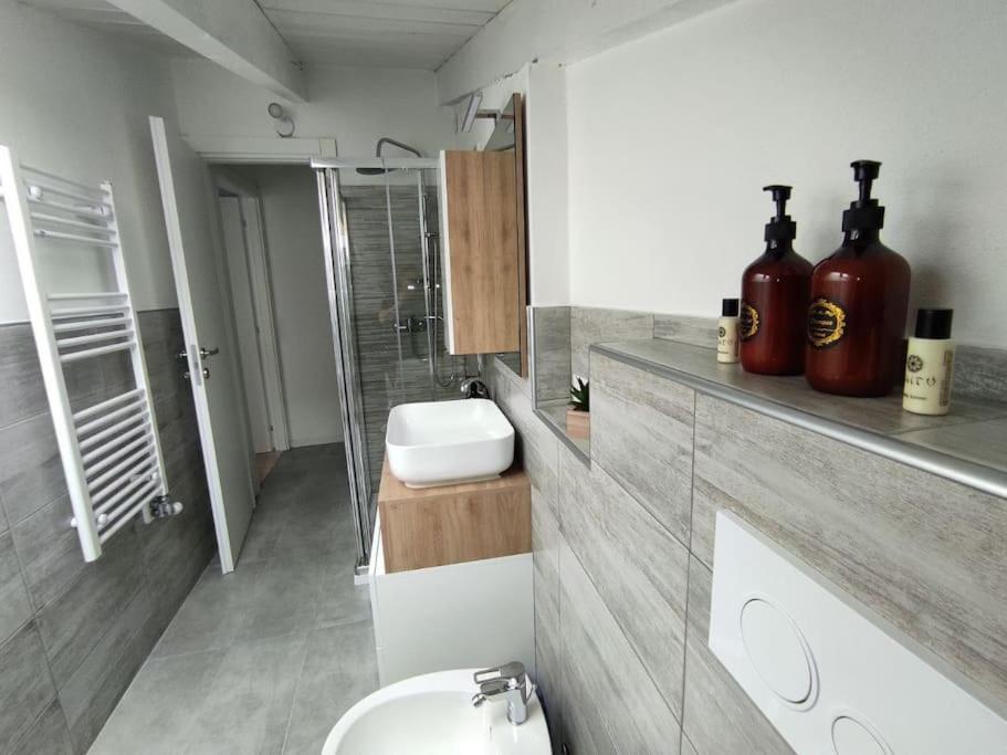 Free Parking Tiny House Wifi Netflix 15 Minuti Dal Duomo Leilighet Milano Eksteriør bilde