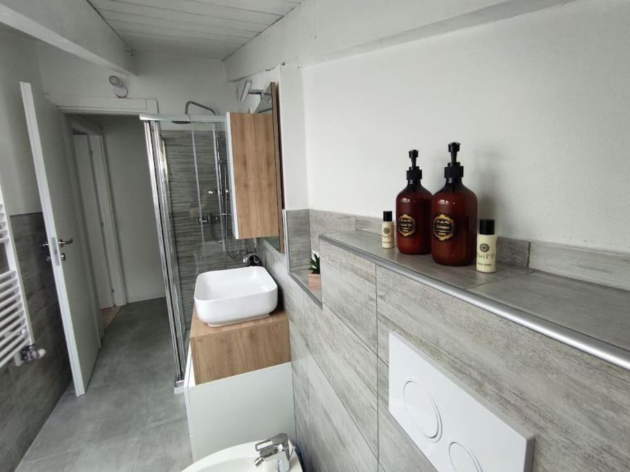 Free Parking Tiny House Wifi Netflix 15 Minuti Dal Duomo Leilighet Milano Eksteriør bilde