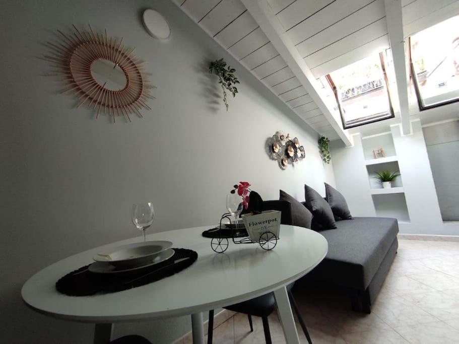 Free Parking Tiny House Wifi Netflix 15 Minuti Dal Duomo Leilighet Milano Eksteriør bilde
