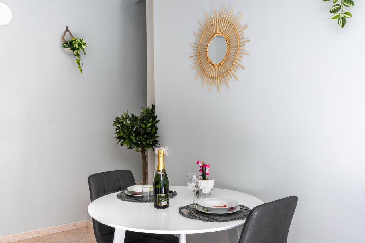Free Parking Tiny House Wifi Netflix 15 Minuti Dal Duomo Leilighet Milano Eksteriør bilde