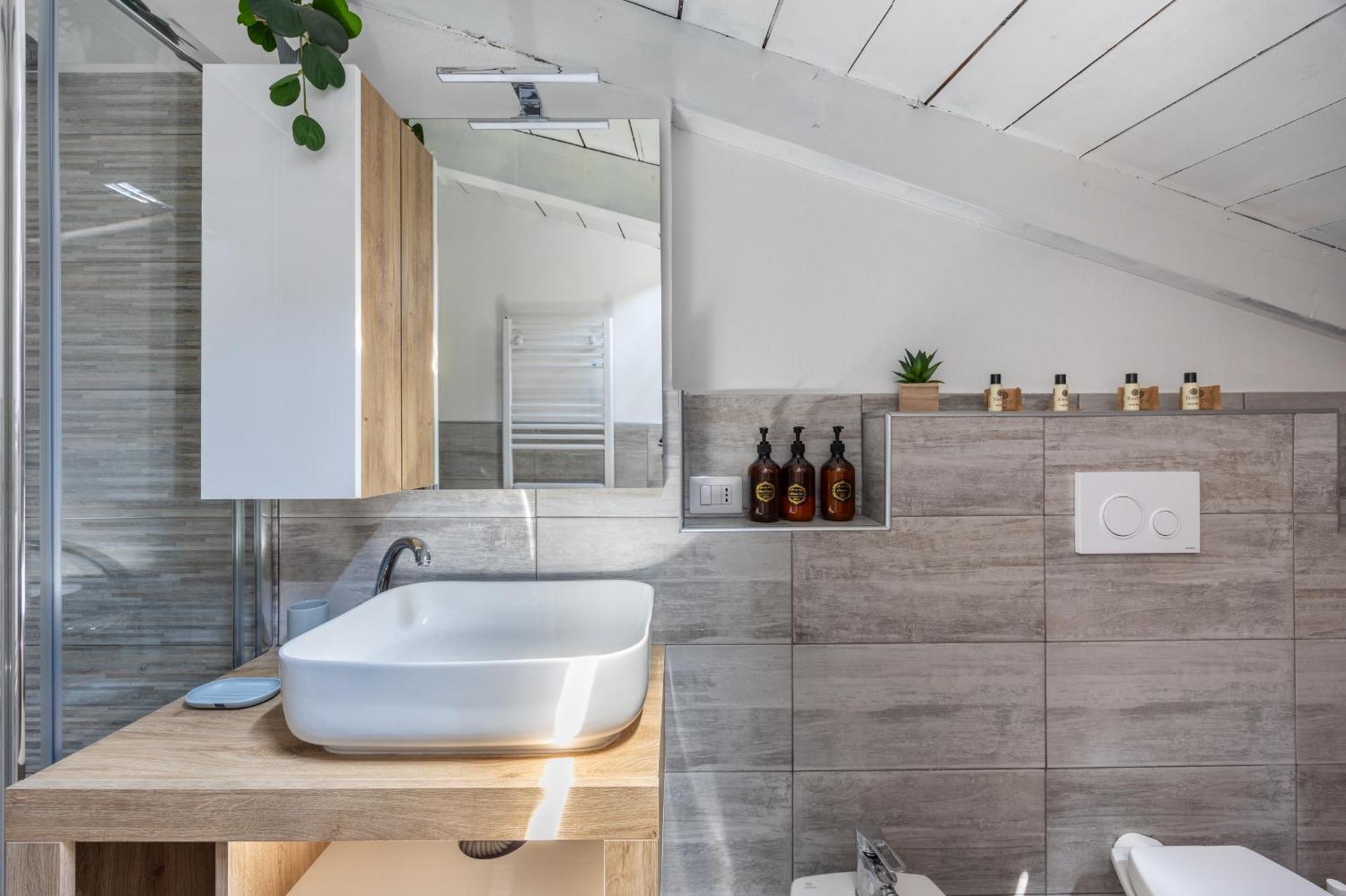 Free Parking Tiny House Wifi Netflix 15 Minuti Dal Duomo Leilighet Milano Eksteriør bilde