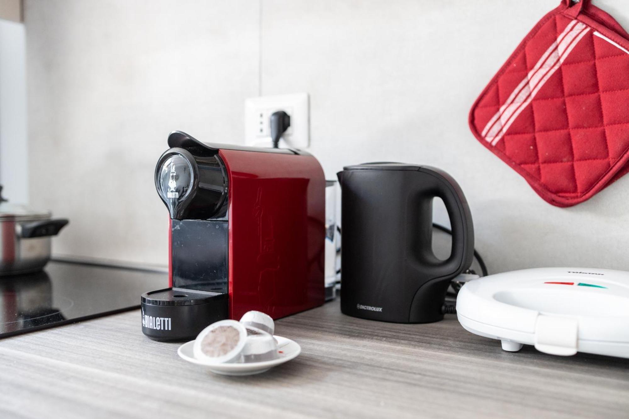 Free Parking Tiny House Wifi Netflix 15 Minuti Dal Duomo Leilighet Milano Eksteriør bilde