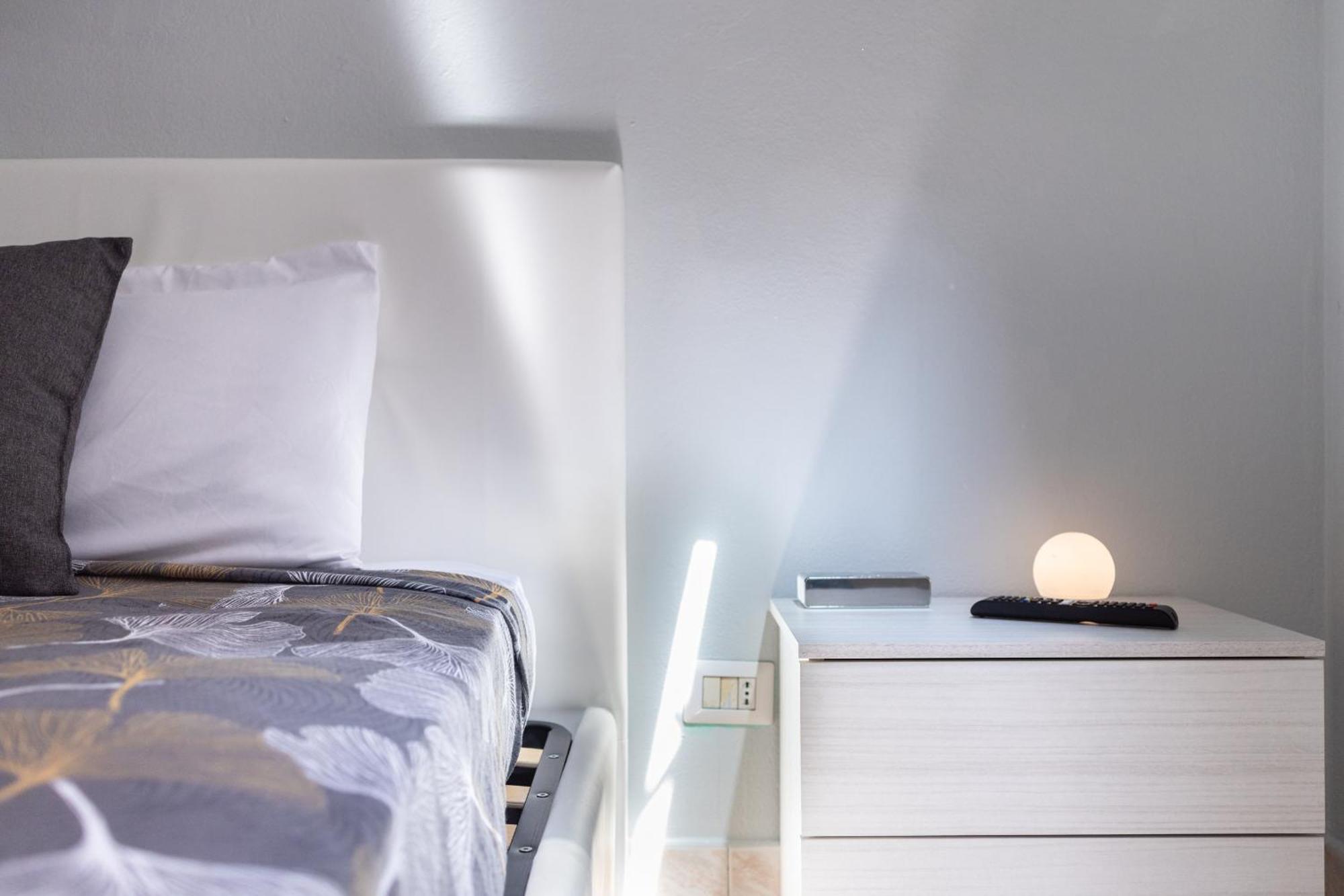 Free Parking Tiny House Wifi Netflix 15 Minuti Dal Duomo Leilighet Milano Eksteriør bilde